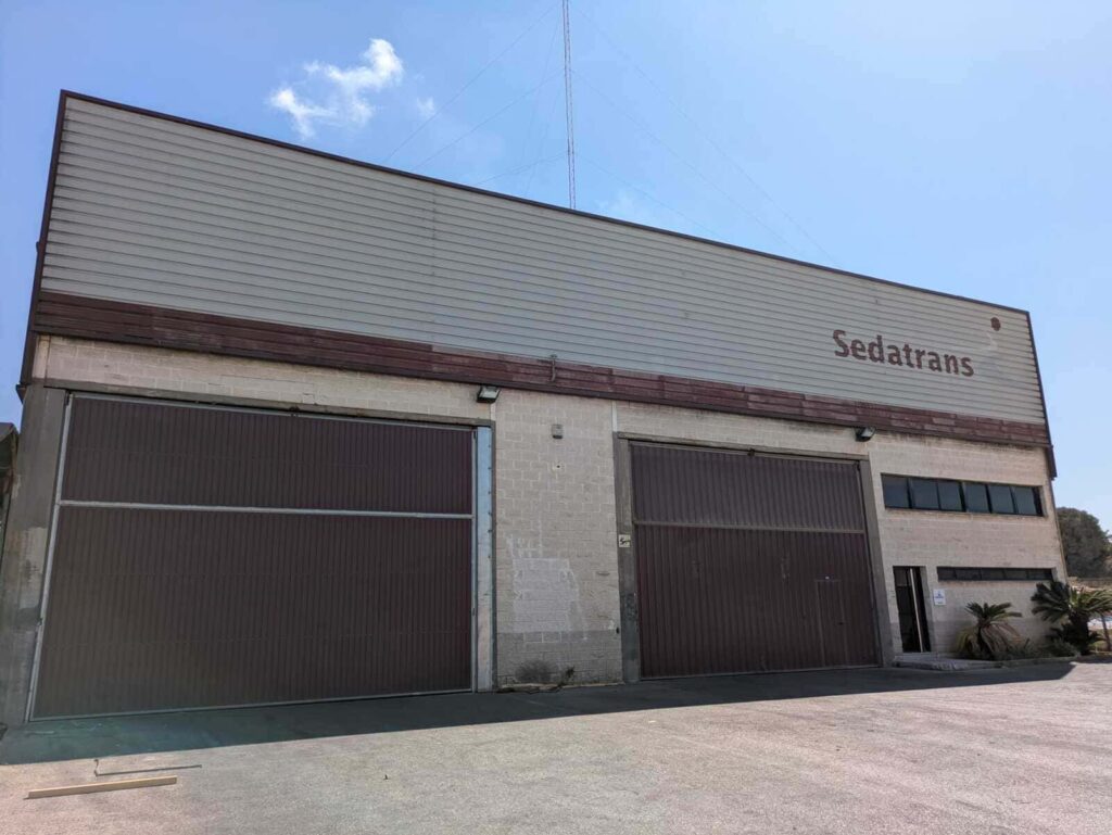Cuando una empresa importa o exporta mercancías industriales, el rendimiento de su cadena de suministro depende directamente de cómo se ejecutan procesos tan críticos como el vaciado y el llenado de unidades de transporte Sedatrans Valencia