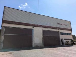 Cuando una empresa importa o exporta mercancías industriales, el rendimiento de su cadena de suministro depende directamente de cómo se ejecutan procesos tan críticos como el vaciado y el llenado de unidades de transporte Sedatrans Valencia